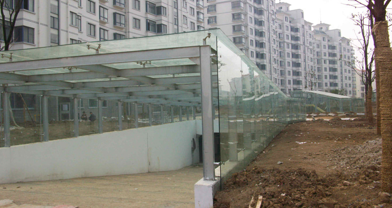 苏州玻璃雨棚 汽车钢结构雨棚 汽车坡道玻璃雨棚