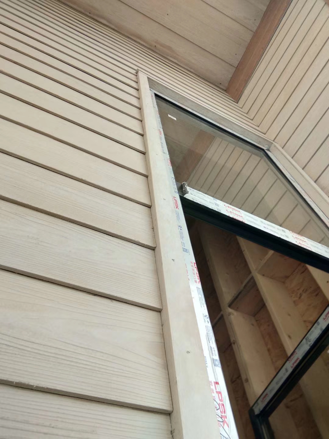 供应琼中水泥纤维木纹外墙挂板经销商琼中仿木纹水泥外墙挂板-杭州