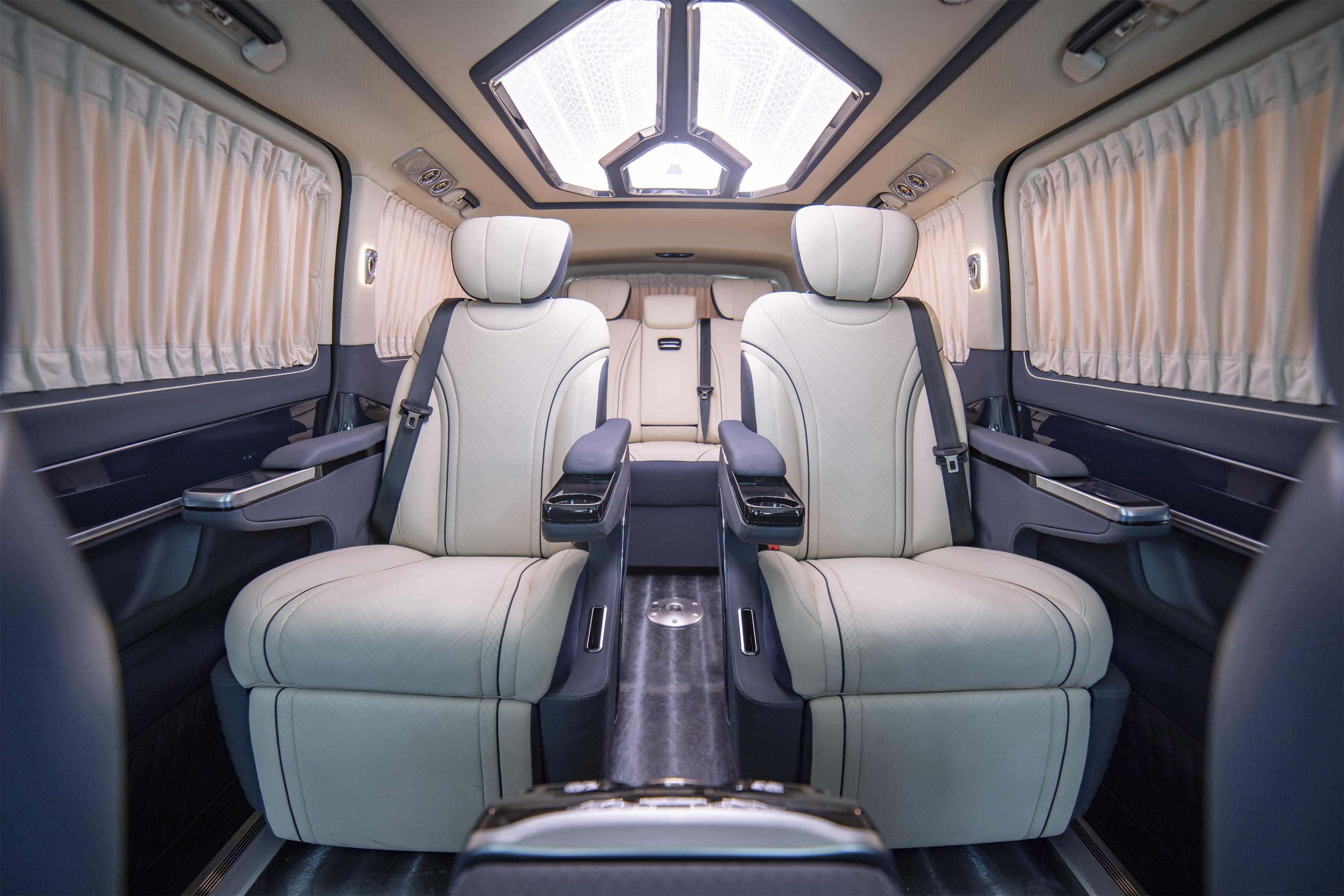 奔驰威霆v260商务车定制改装