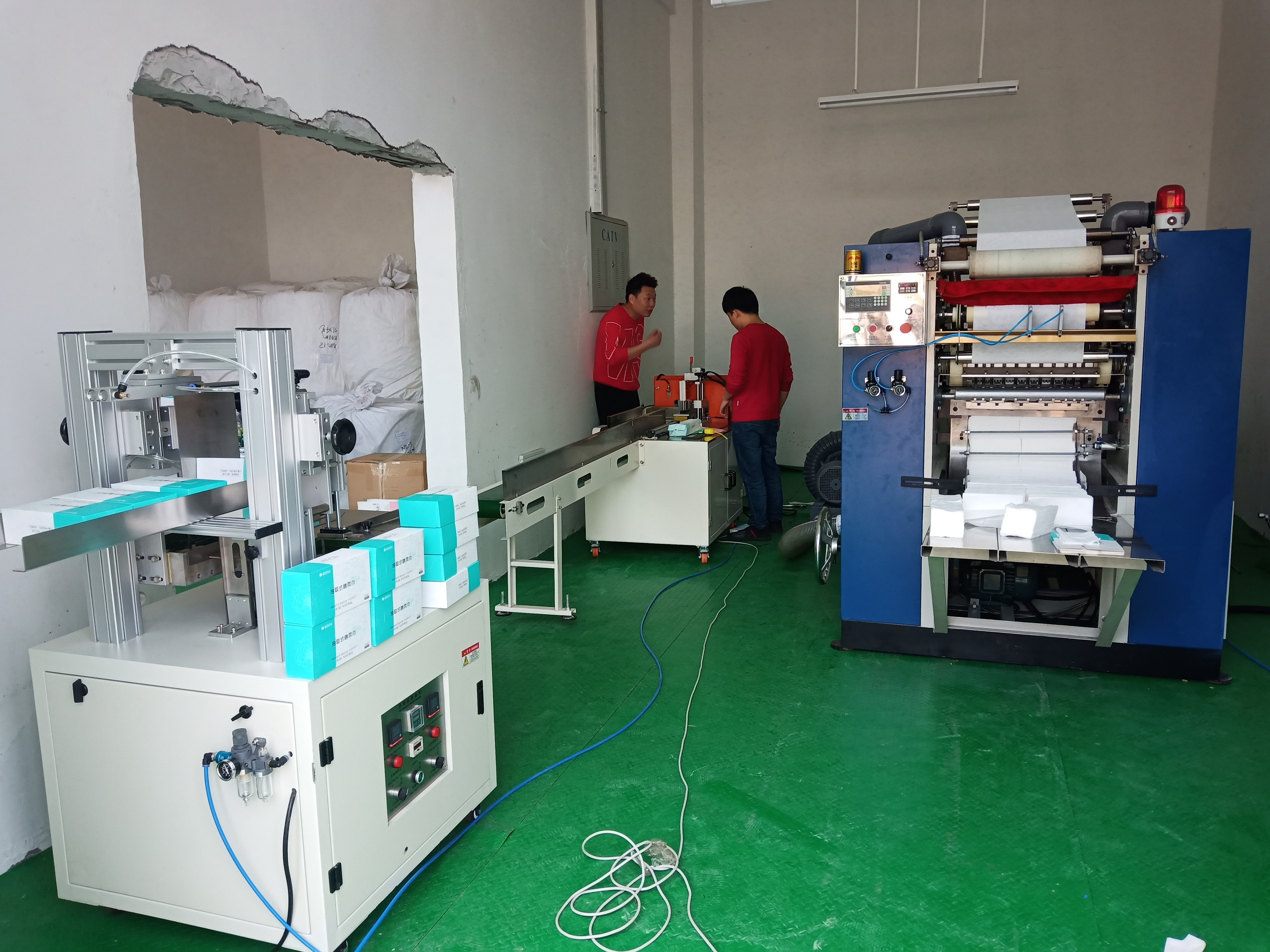 嘉兴市峻龙机械设备 无纺布互扣式手拉手抽取式棉柔巾机器 洗脸巾机器 洁面巾机器 美容巾机械设备制造加工厂家直销