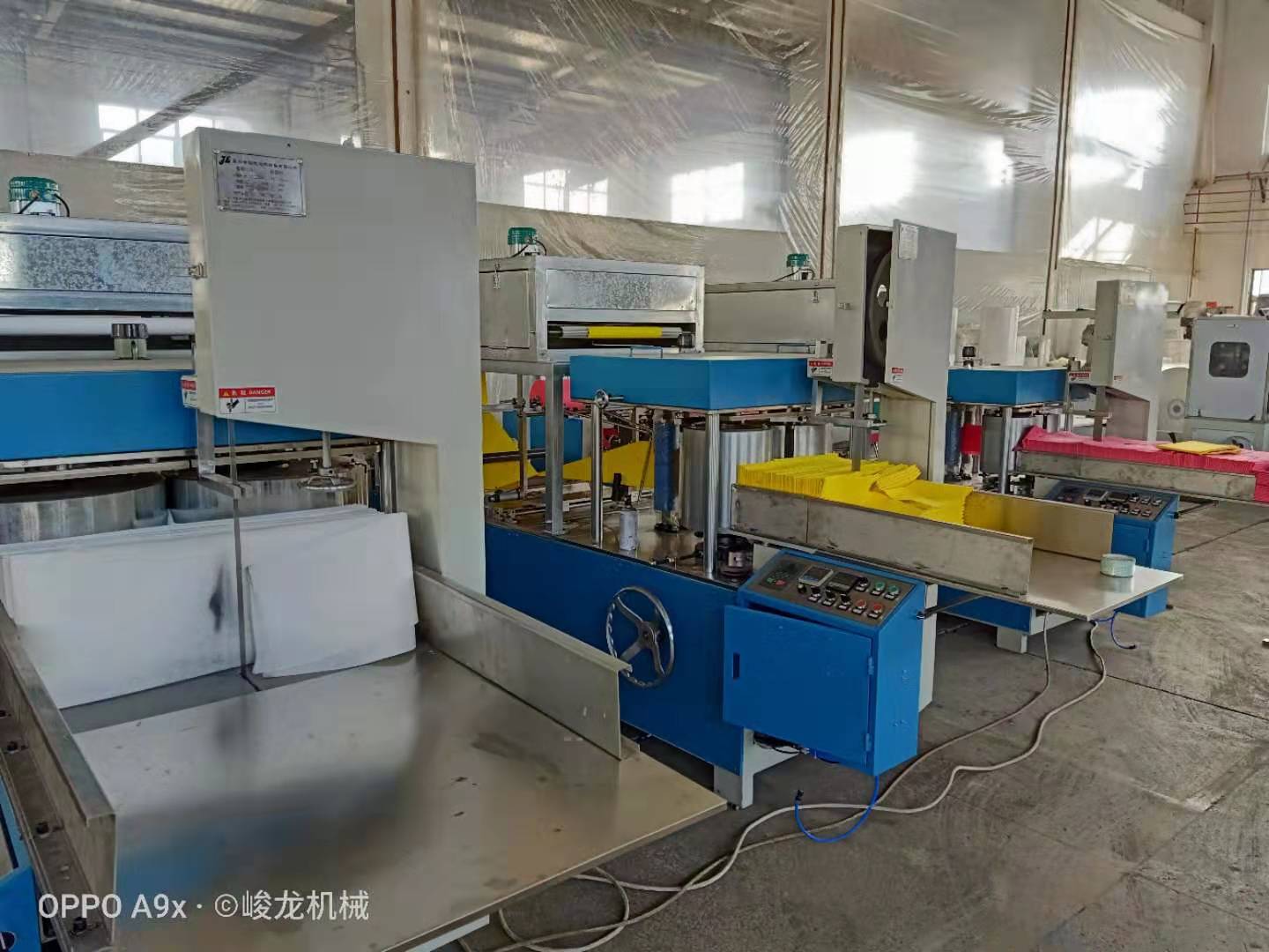 一次性浴巾毛巾折叠机 无紡布酒店毛巾浴巾折叠机自动