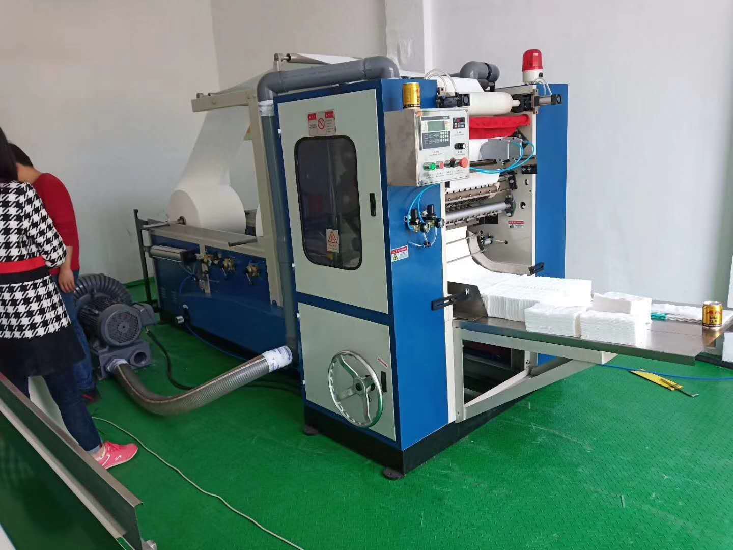 全自动棉柔巾生产线带回旋切 一次性洗脸巾加工设备 洁面巾机器