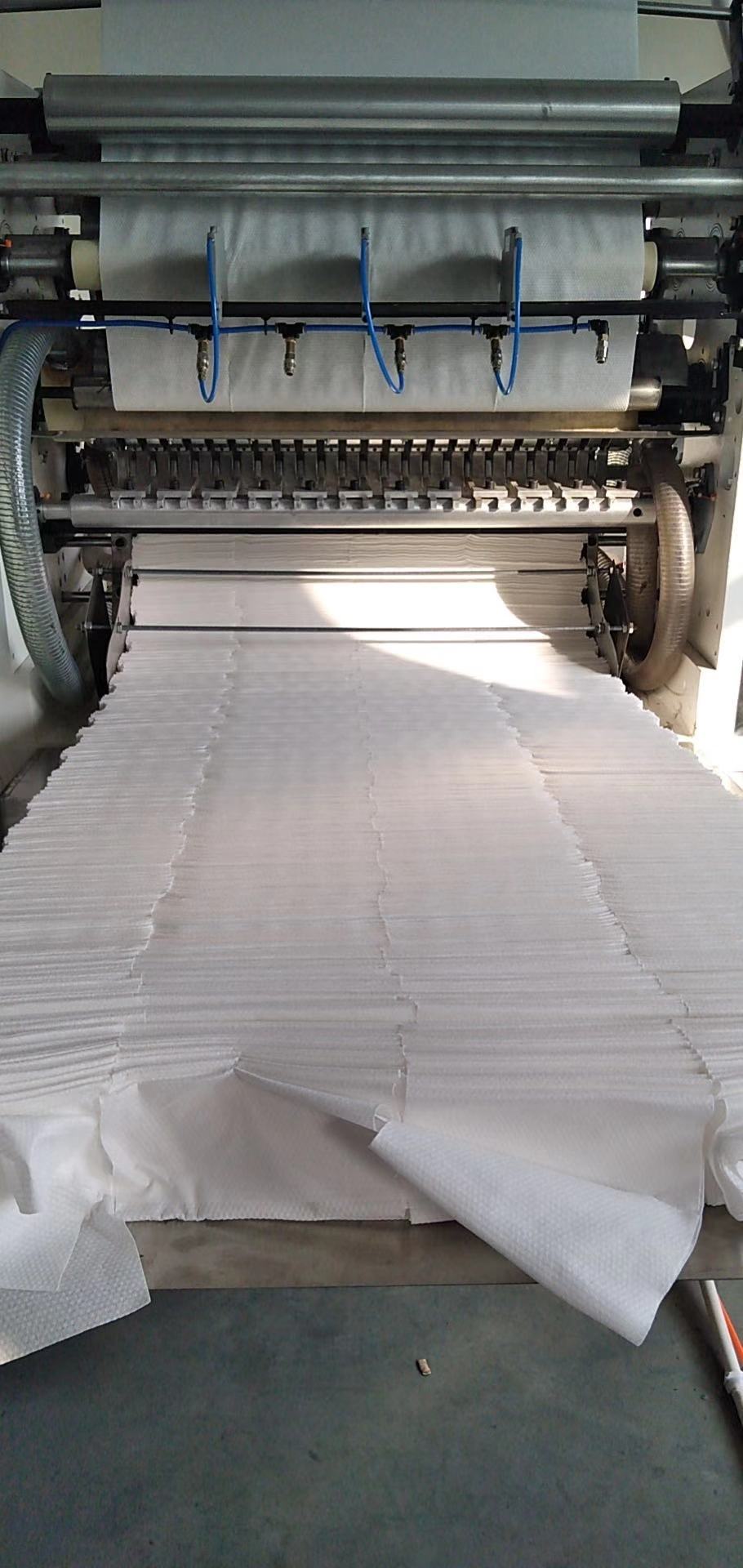 浙江湖州同辉机械专业生产抽式懒人抹布机厂家，棉柔巾机器设备厂家。