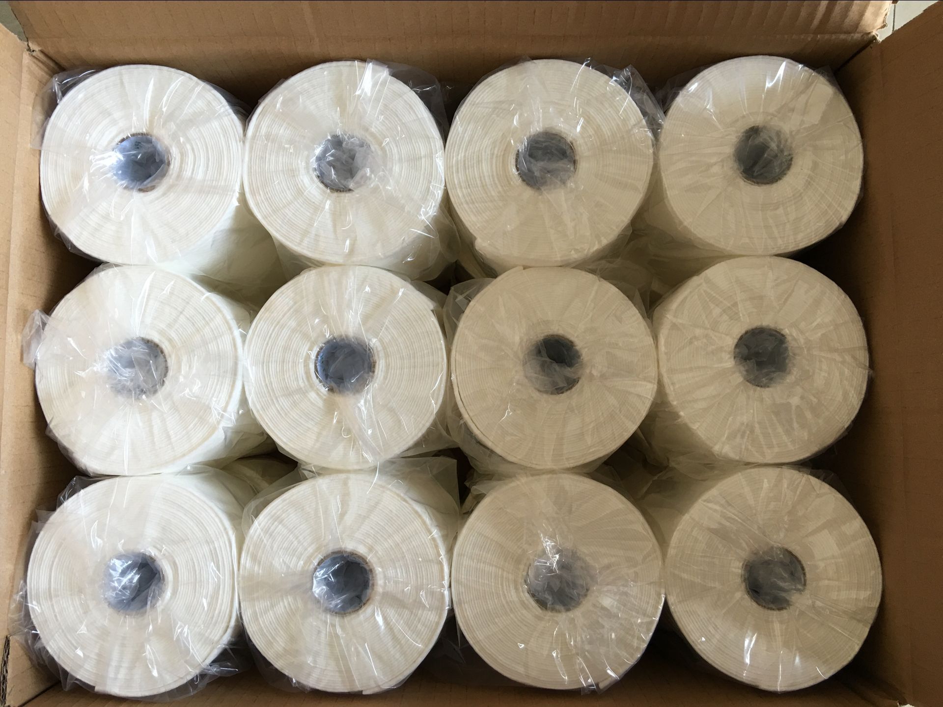 浙江湖州同辉机械专业生产无纺布制品设备、卷式棉柔巾机器设备。