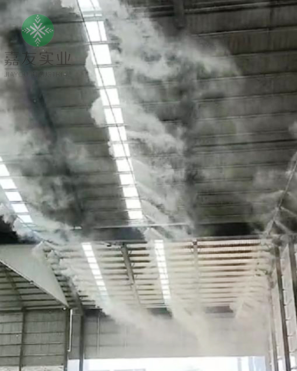 武汉京治中城建设料棚车辆通道区域降尘1.jpg