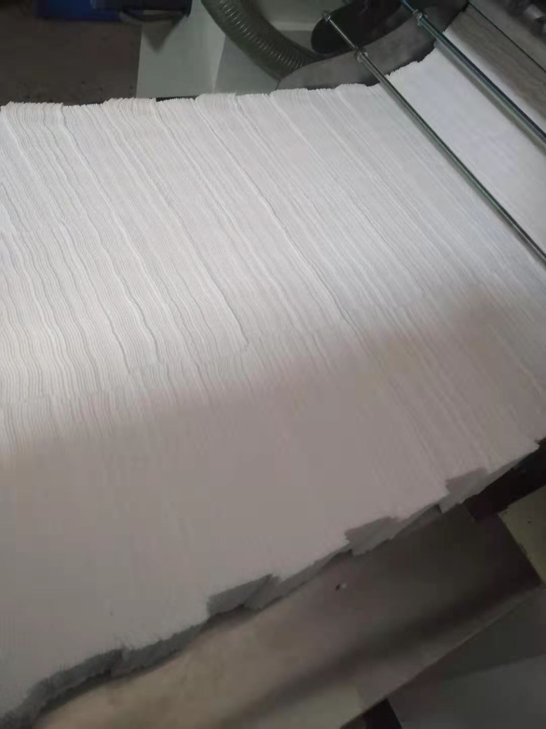 浙江湖州同辉机械棉柔巾机器设备厂家，棉柔巾生产设备。