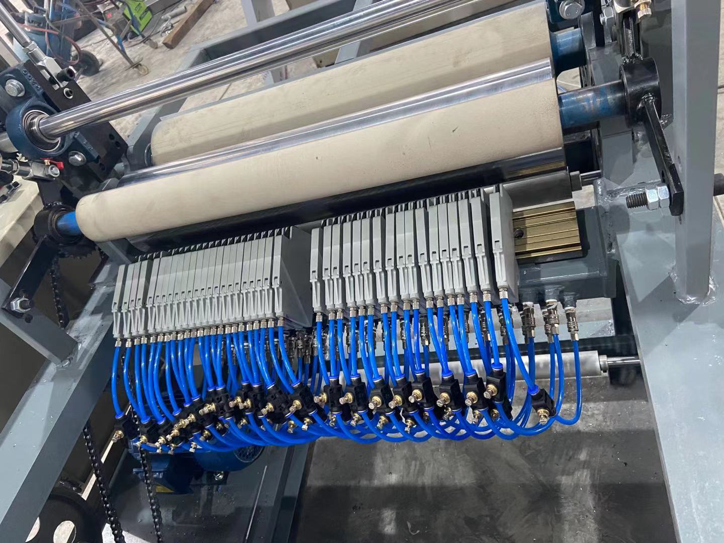 浙江湖州同辉机械专业生产分切复卷机，分条机。