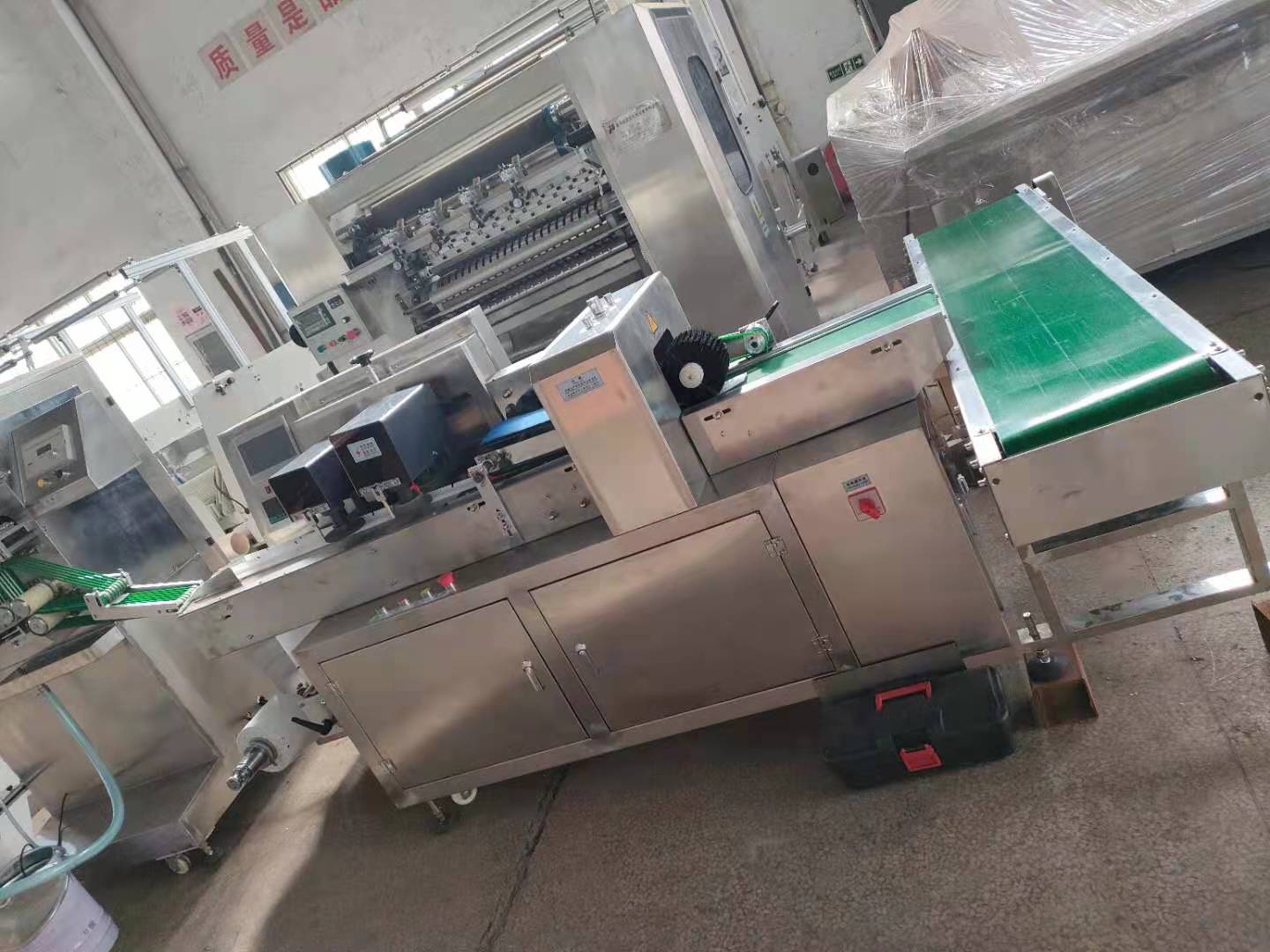 全自动单片湿巾包装机一片装消湿巾机器无纺布湿纸巾设备厂家