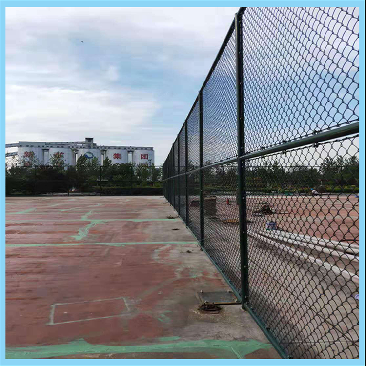 篮球场围栏网足球场围网操场围栏网体育场围栏网防护围栏网可定制