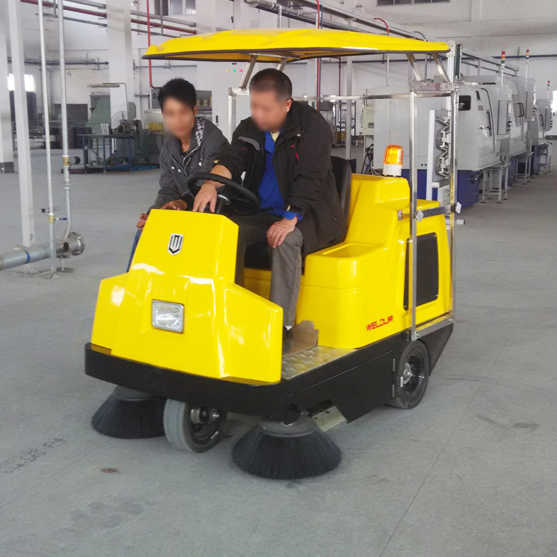 商场超市室内电动扫地机 小型电动清扫车 厂区扫路驾驶式工业扫地车
