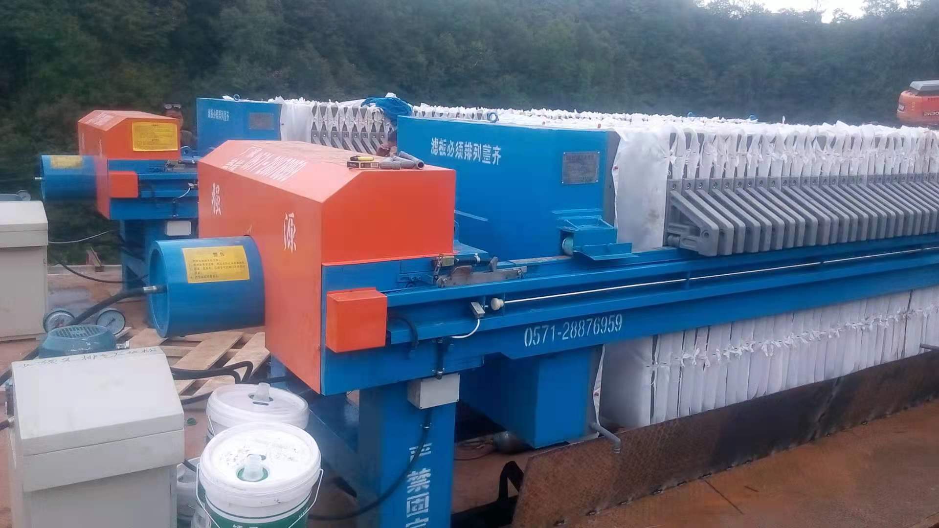 湖州强源自动拉板卸料压滤机