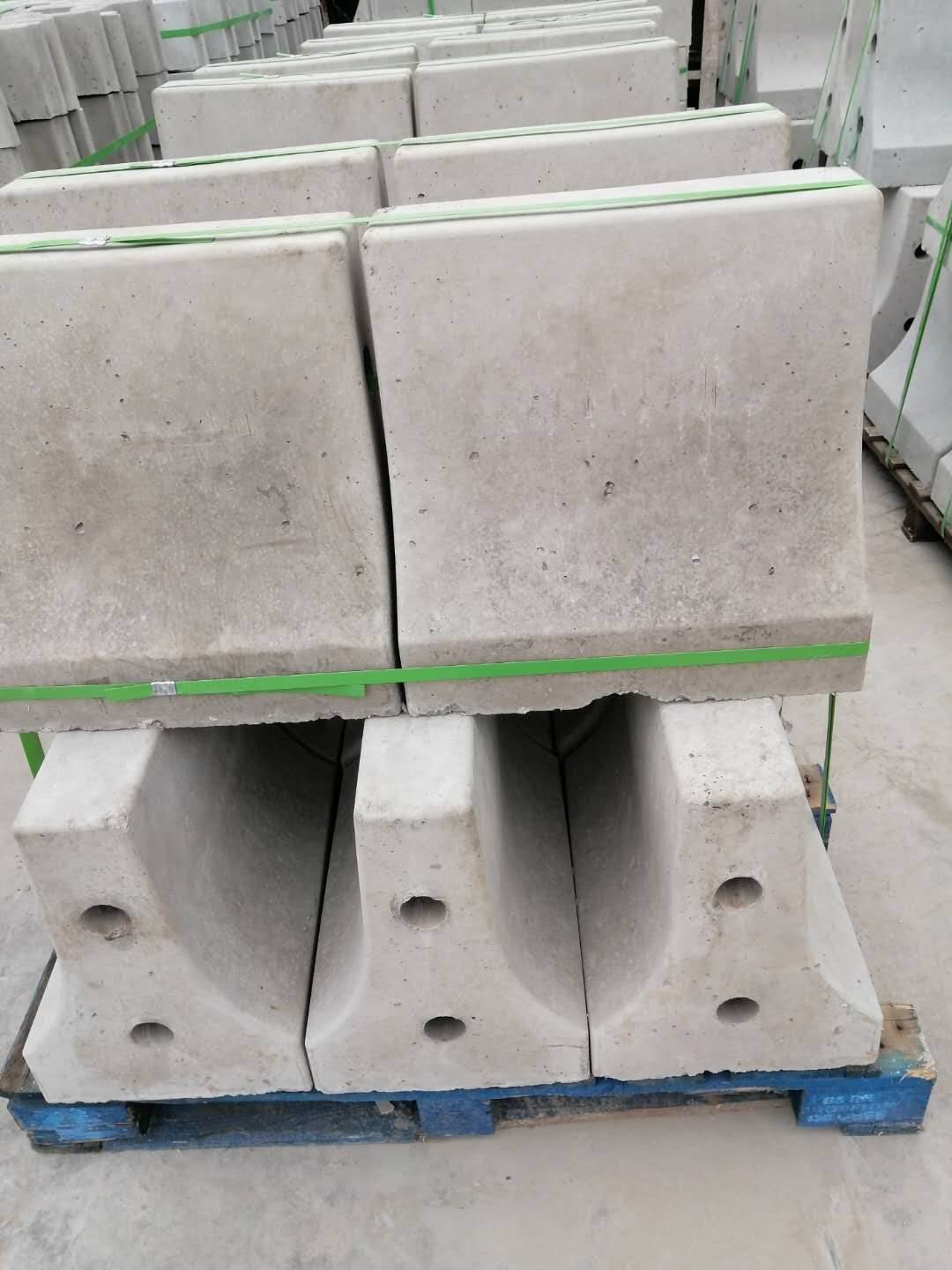 南京混凝土隔离带 混凝土隔离带价格 混凝土隔离带厂家