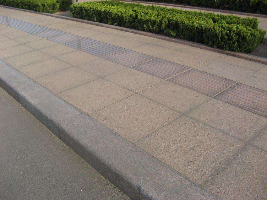 厂家直销天然花岗岩路沿石芝麻白芝麻灰道牙石马路侧石路牙石厂家直销