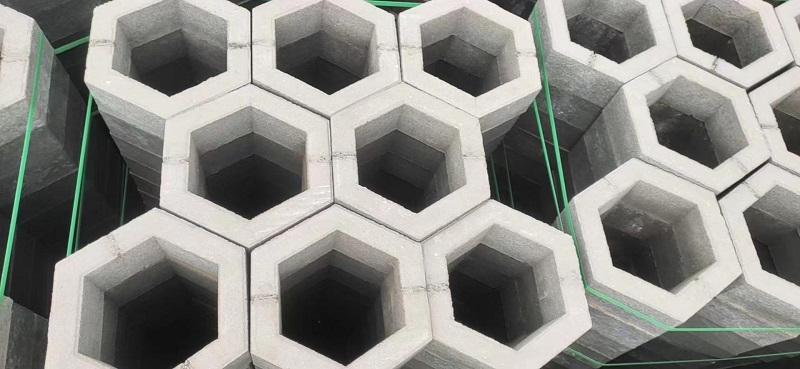 南京水泥实心砖混凝土空心砖护坡砖定制 水泥六角护坡砖厂家